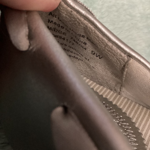 Women’s HOT KISS Silver Bow Ballet Flats size 9W Midge - Picture 6 of 7